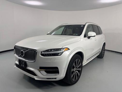 Crystal White Metallic 2023 Volvo XC90 B6 Plus 7-Seater