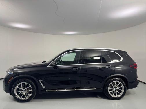 Black Sapphire Metallic 2024 BMW X5 xDrive40i