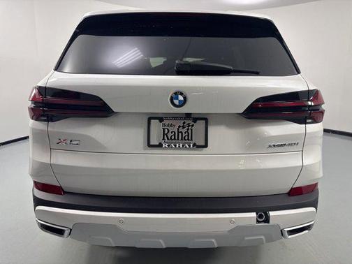 Mineral White Metallic 2026 BMW X5 xDrive40i