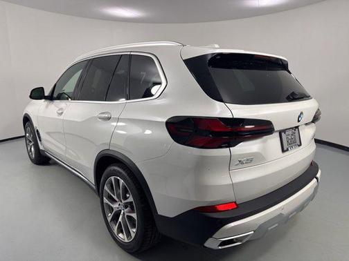 Mineral White Metallic 2026 BMW X5 xDrive40i