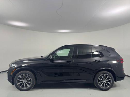 Black Sapphire Metallic 2026 BMW X5 xDrive40i