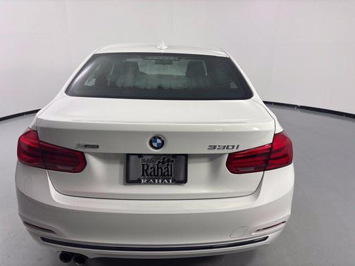 Alpine White 2018 BMW 330 xDrive