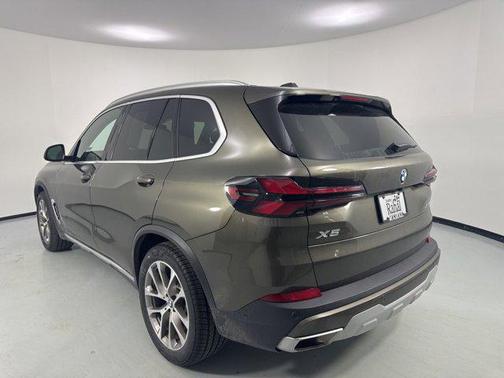 Manhattan Green Metallic 2024 BMW X5 xDrive40i