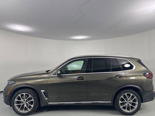 Manhattan Green Metallic 2024 BMW X5 xDrive40i