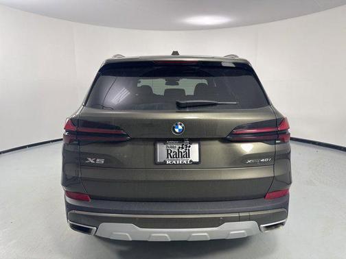 Manhattan Green Metallic 2024 BMW X5 xDrive40i