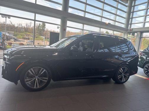 Carbon Black Metallic 2026 BMW X7 xDrive40i