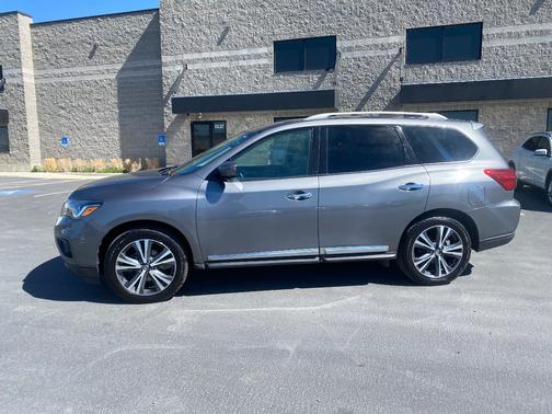 2020 Nissan Pathfinder Platinum