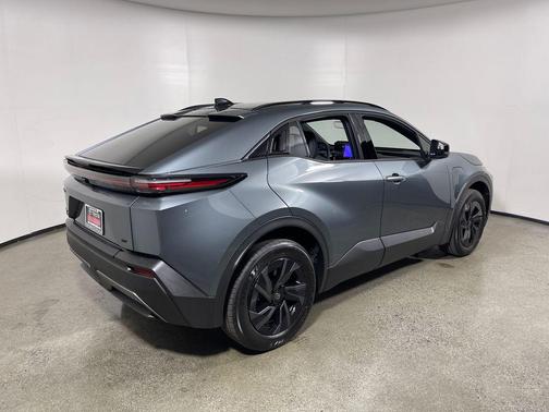 Overcast 2026 Toyota C-HR XSE