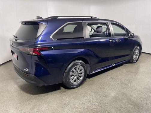 2023 Toyota Sienna XLE