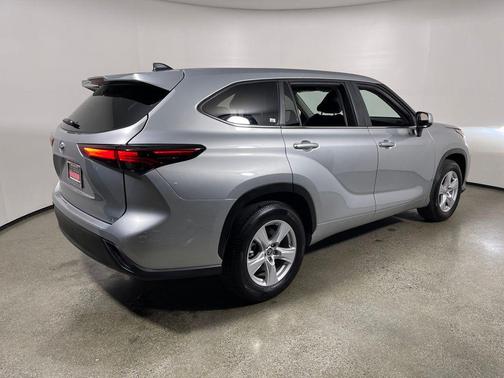 2025 Toyota Highlander LE