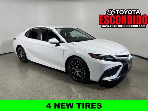 Ice Cap 2024 Toyota Camry SE