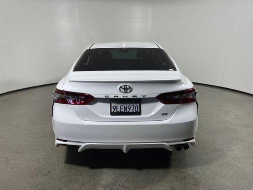 Ice Cap 2024 Toyota Camry SE