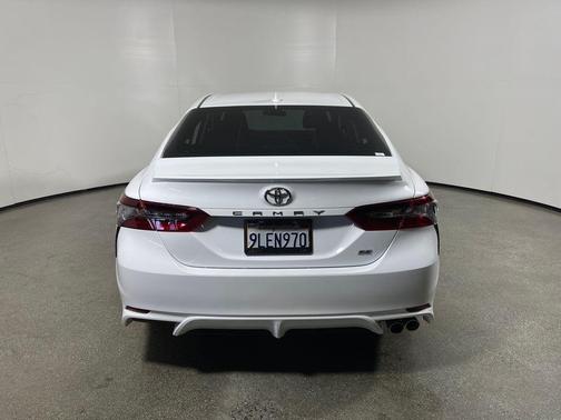 Ice Cap 2024 Toyota Camry SE