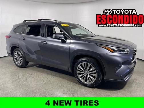 2022 Toyota Highlander Hybrid Platinum