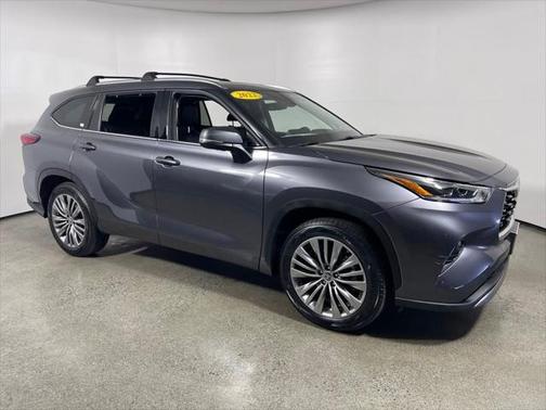 2022 Toyota Highlander Hybrid Platinum