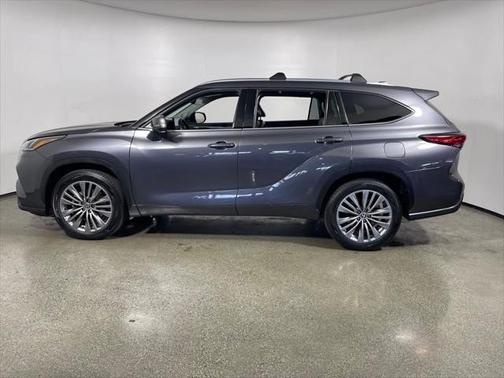 2022 Toyota Highlander Hybrid Platinum