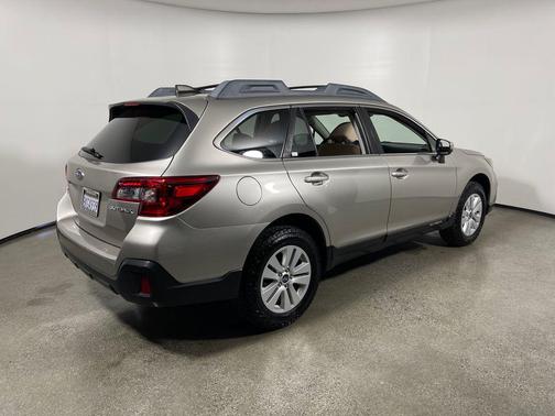 Tungsten Metallic 2019 Subaru Outback 2.5i Premium