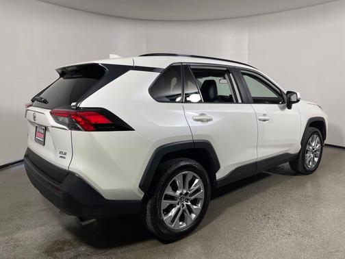 2022 Toyota RAV4 XLE Premium