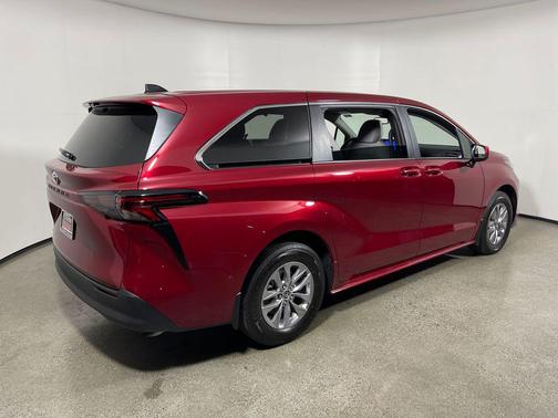 Ruby Flare Pearl 2026 Toyota Sienna LE