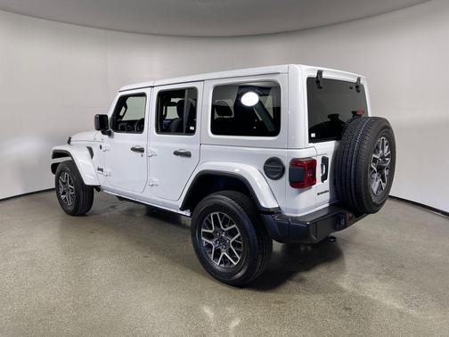 Bright White Clearcoat 2025 Jeep Wrangler 4-Door Sahara 4x4
