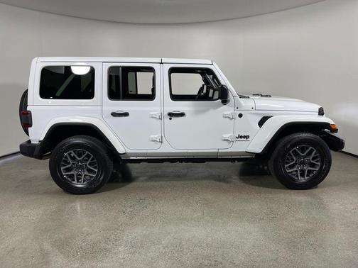 Bright White Clearcoat 2025 Jeep Wrangler 4-Door Sahara 4x4