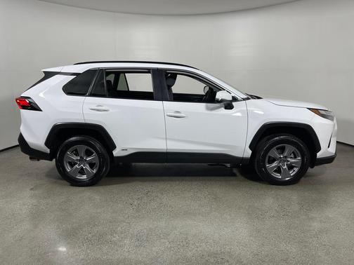 Ice Cap 2025 Toyota RAV4 Hybrid XLE