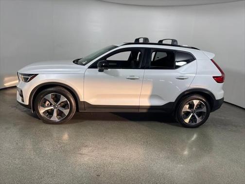 2023 Volvo XC40 B4 Ultimate Dark Theme