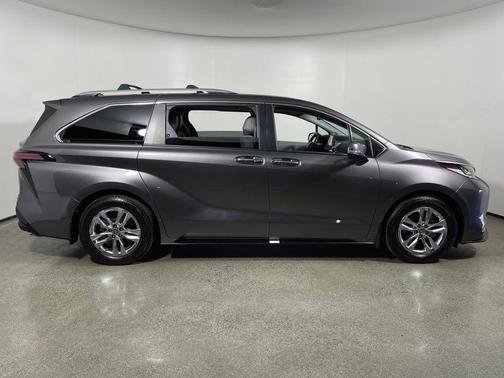 2024 Toyota Sienna Limited