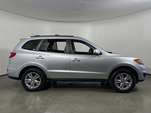 2011 Hyundai SANTA FE SE
