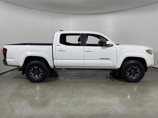 Super White 2018 Toyota Tacoma SR5