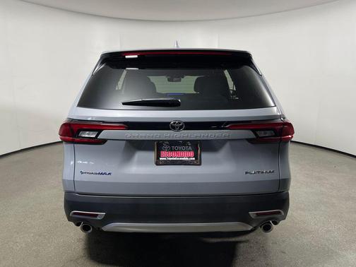 Cement 2026 Toyota Grand Highlander Hybrid Platinum MAX