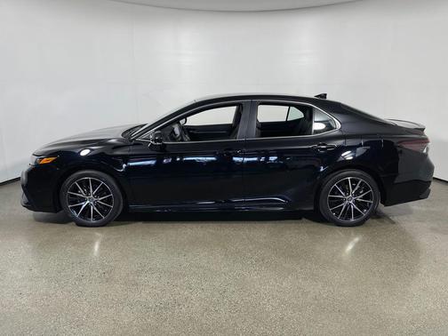 Midnight Black Metallic 2023 Toyota Camry SE