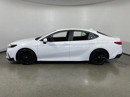 Ice Cap 2025 Toyota Camry SE