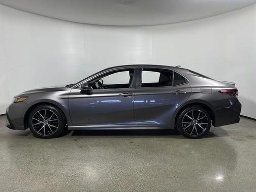 Predawn Gray Mica 2022 Toyota Camry SE