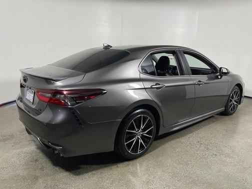 Predawn Gray Mica 2022 Toyota Camry SE