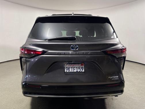 2024 Toyota Sienna Platinum