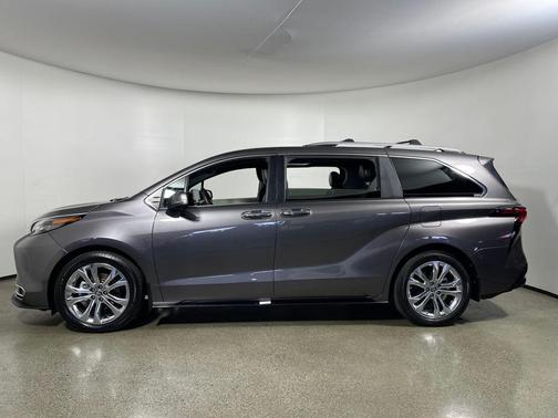 2024 Toyota Sienna Platinum