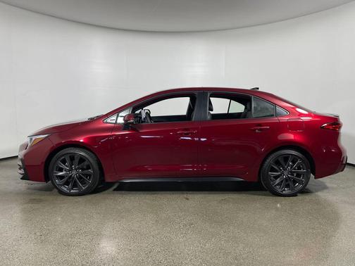 Ruby Flare Pearl/Midnight Black Metallic 2026 Toyota Corolla XSE