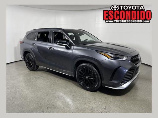 Magnetic Gray Metallic 2025 Toyota Highlander XSE