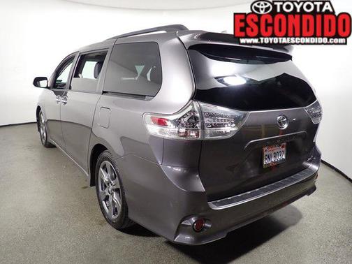 2020 Toyota Sienna SE