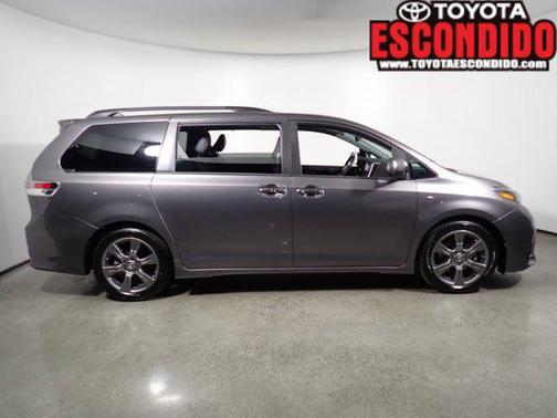 2020 Toyota Sienna SE