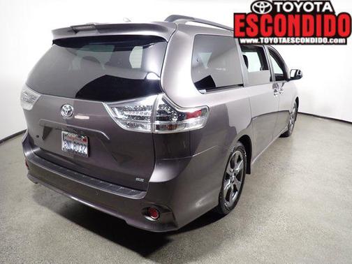 2020 Toyota Sienna SE