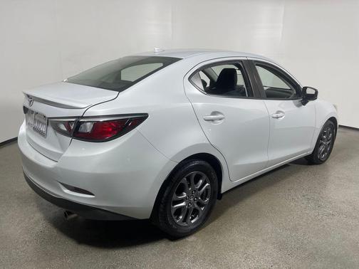 2019 Toyota Yaris Sedan LE