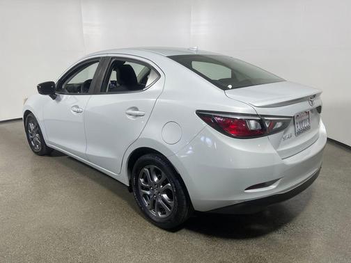 2019 Toyota Yaris Sedan LE