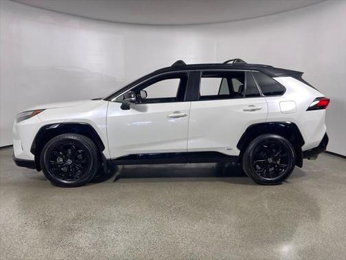 2022 Toyota RAV4 Hybrid SE