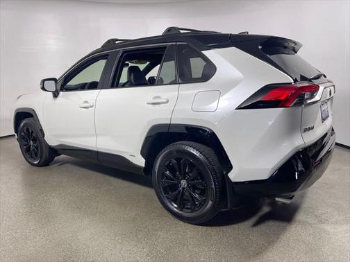 2022 Toyota RAV4 Hybrid SE
