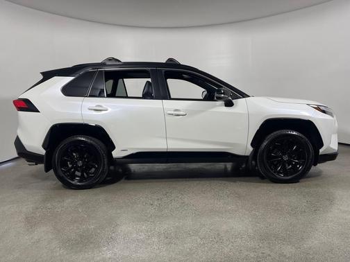 2022 Toyota RAV4 Hybrid SE
