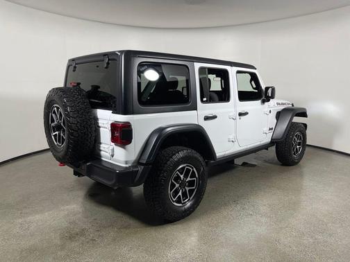 Bright White Clearcoat 2025 Jeep Wrangler Rubicon