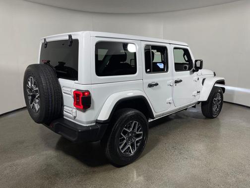 Bright White Clearcoat 2025 Jeep Wrangler 4-Door Sahara 4x4