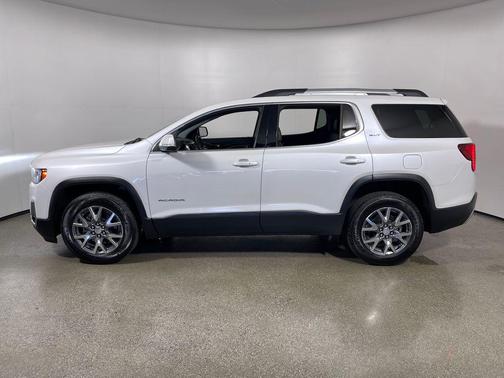 White Frost Tricoat 2023 GMC Acadia SLT